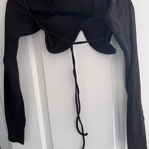 Revolve black crop top - Picture 3 of 3